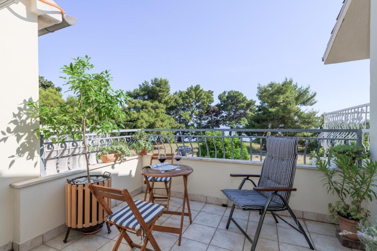 Beachfront Apartment Milan, With Balcony Split Bagian luar foto