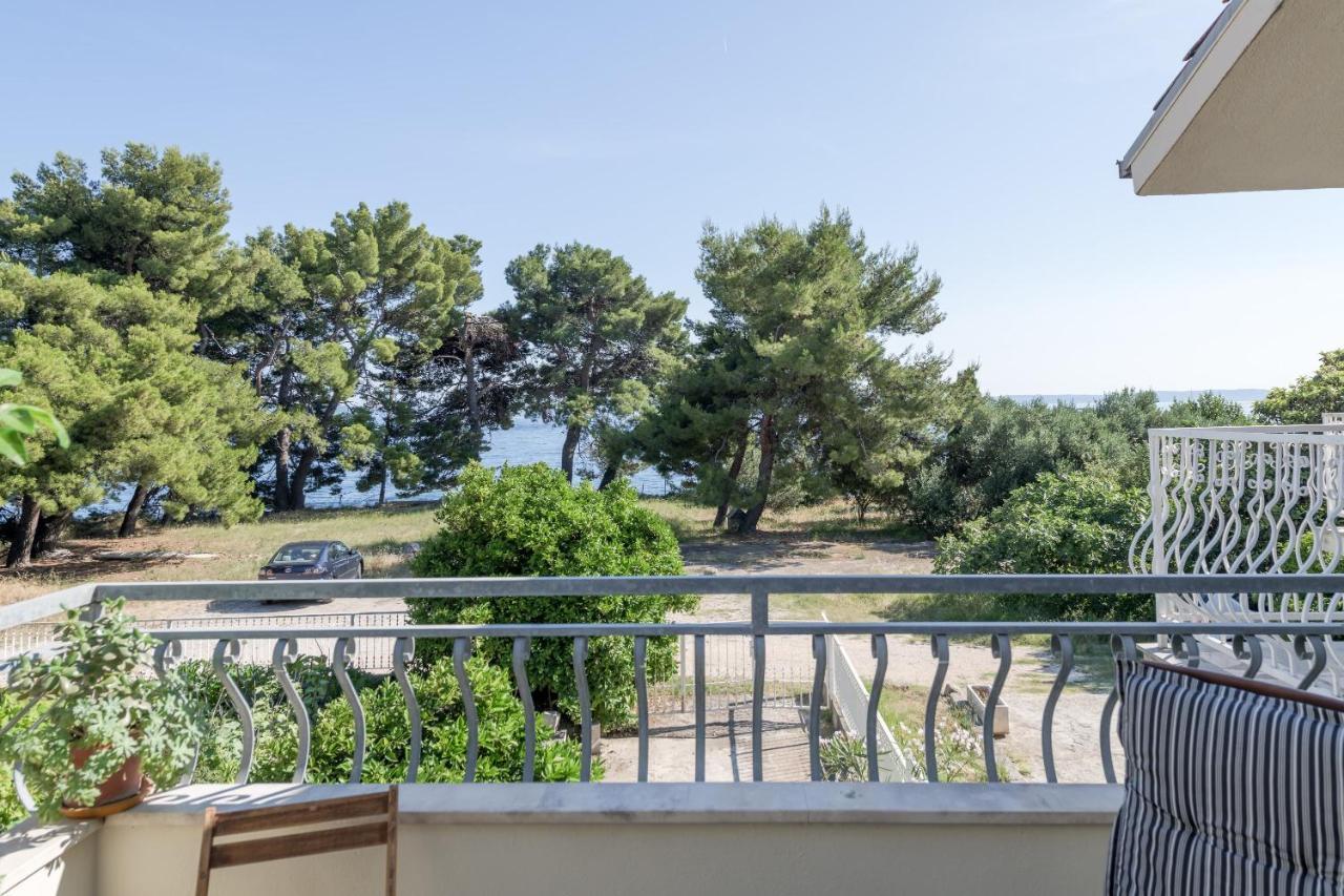 Beachfront Apartment Milan, With Balcony Split Bagian luar foto