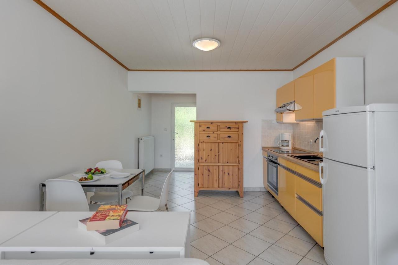 Beachfront Apartment Milan, With Balcony Split Bagian luar foto